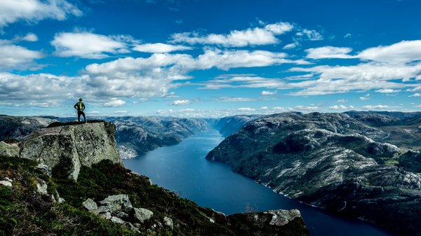 Comment organiser une croisière pour découvrir les fjords de Norvège?